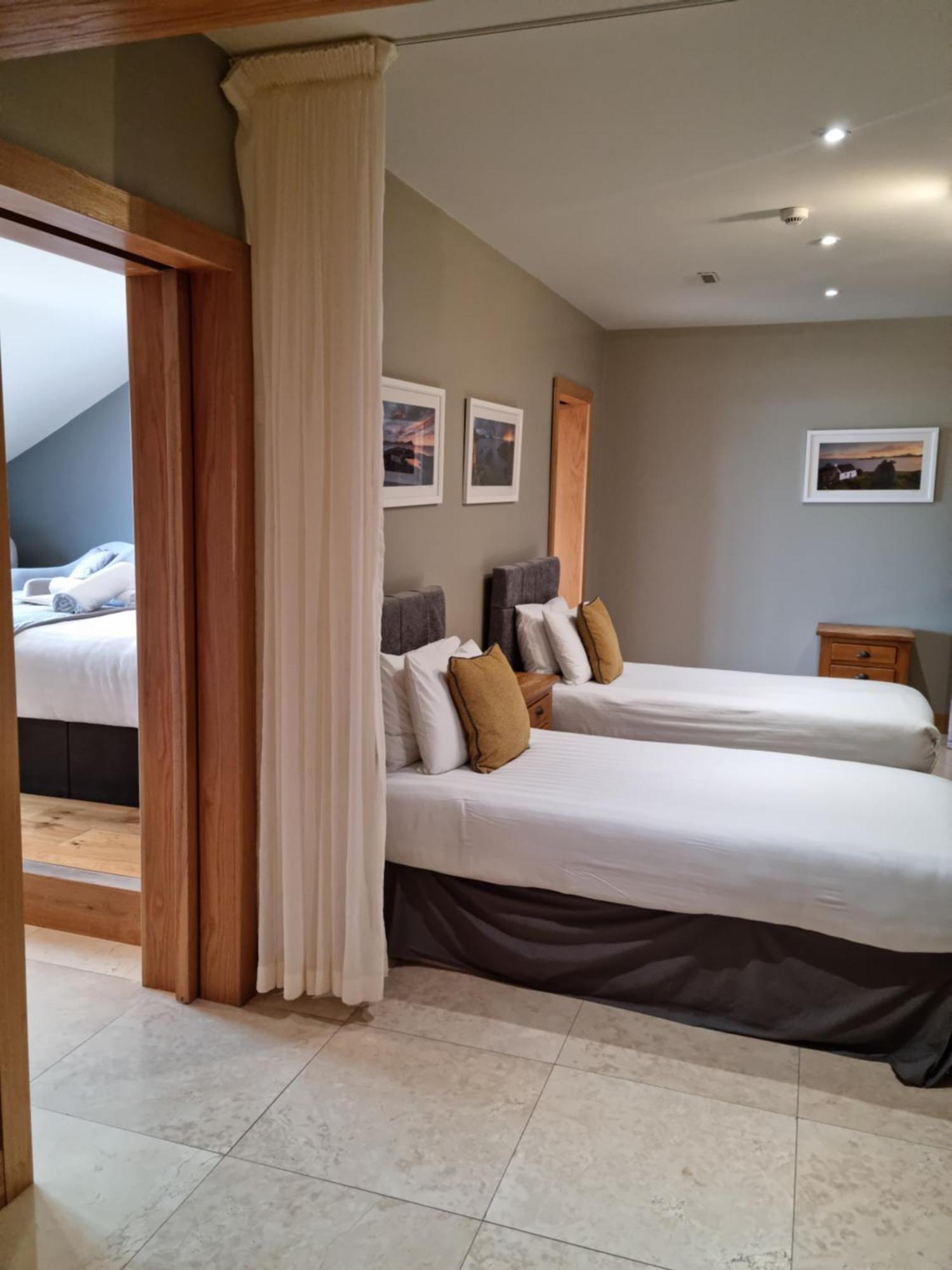 Fab View (Adults Only) Otel Dingle Oda fotoğraf
